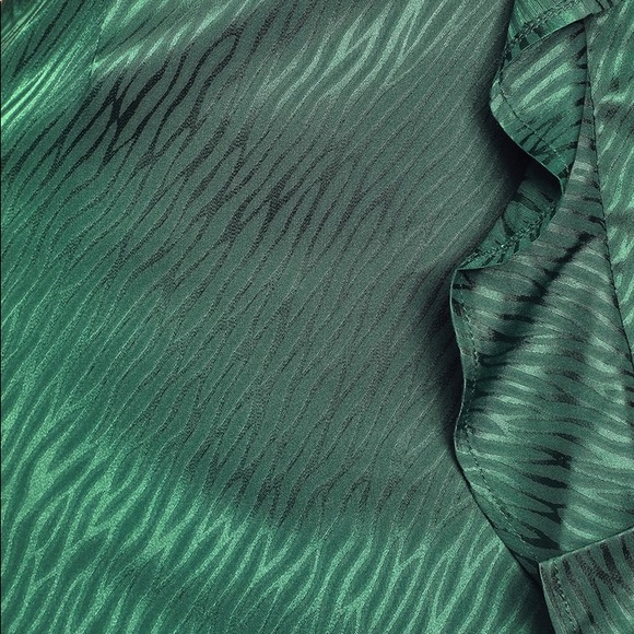 Lulus Green Zebra Satin Ruffled Dress NWT - Picture 4 of 5